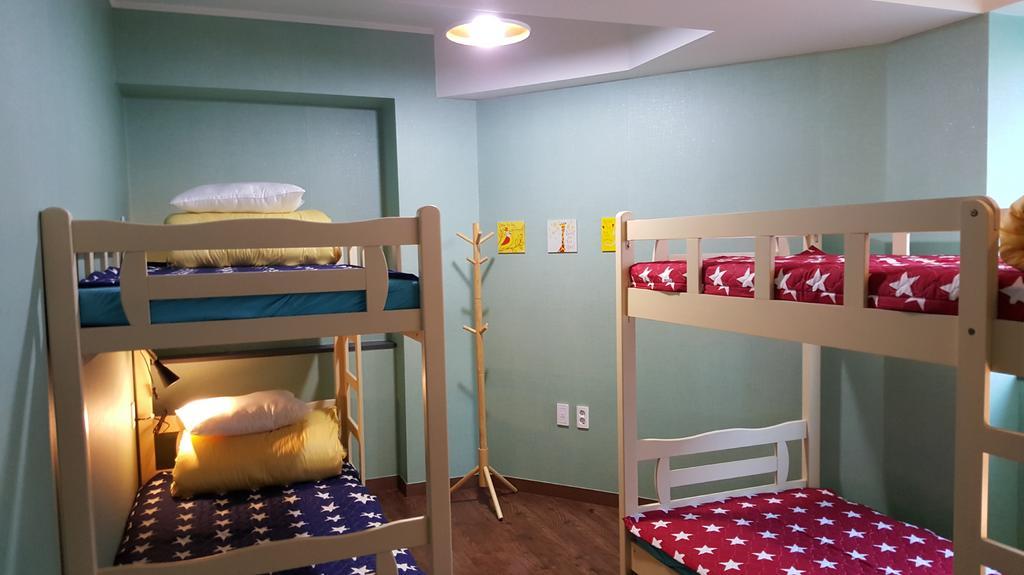 Sky Island Guesthouse Пусан Номер фото